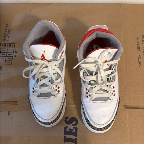 Nike Air Jordan 3 Retro GS 'Fire Red' 2022 Size 4Y Sneakers DM0967 160 - Picture 4 of 8